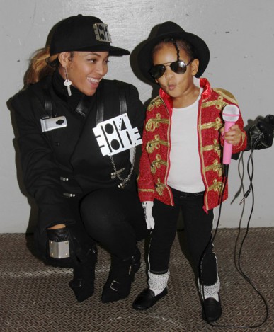 Beyoncé and Blue Ivy dressed up as Janet and Michael Jackson