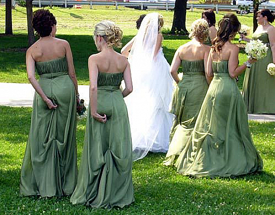 10 Funniest And Most Awkward Bridesmaids Fail Photos Quizai 3972