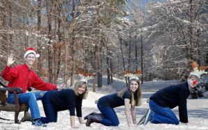 10 Hilariously Awkward And Confusing Christmas Photos